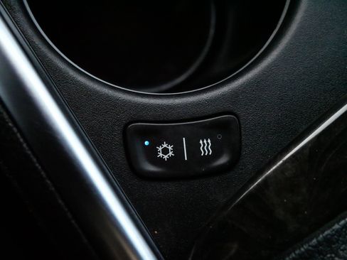 Used 2013 Chrysler 300 C w/ Light Group image 30