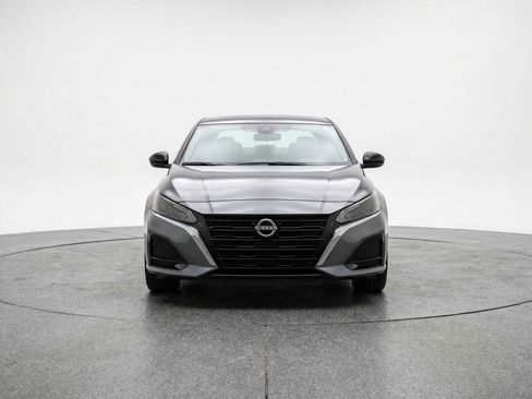 Used 2025 Nissan Altima 2.5 SV image 2