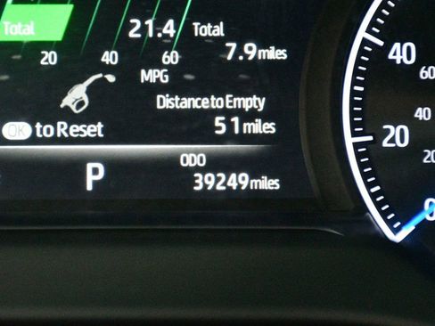 Used 2022 Toyota Venza XLE image 43