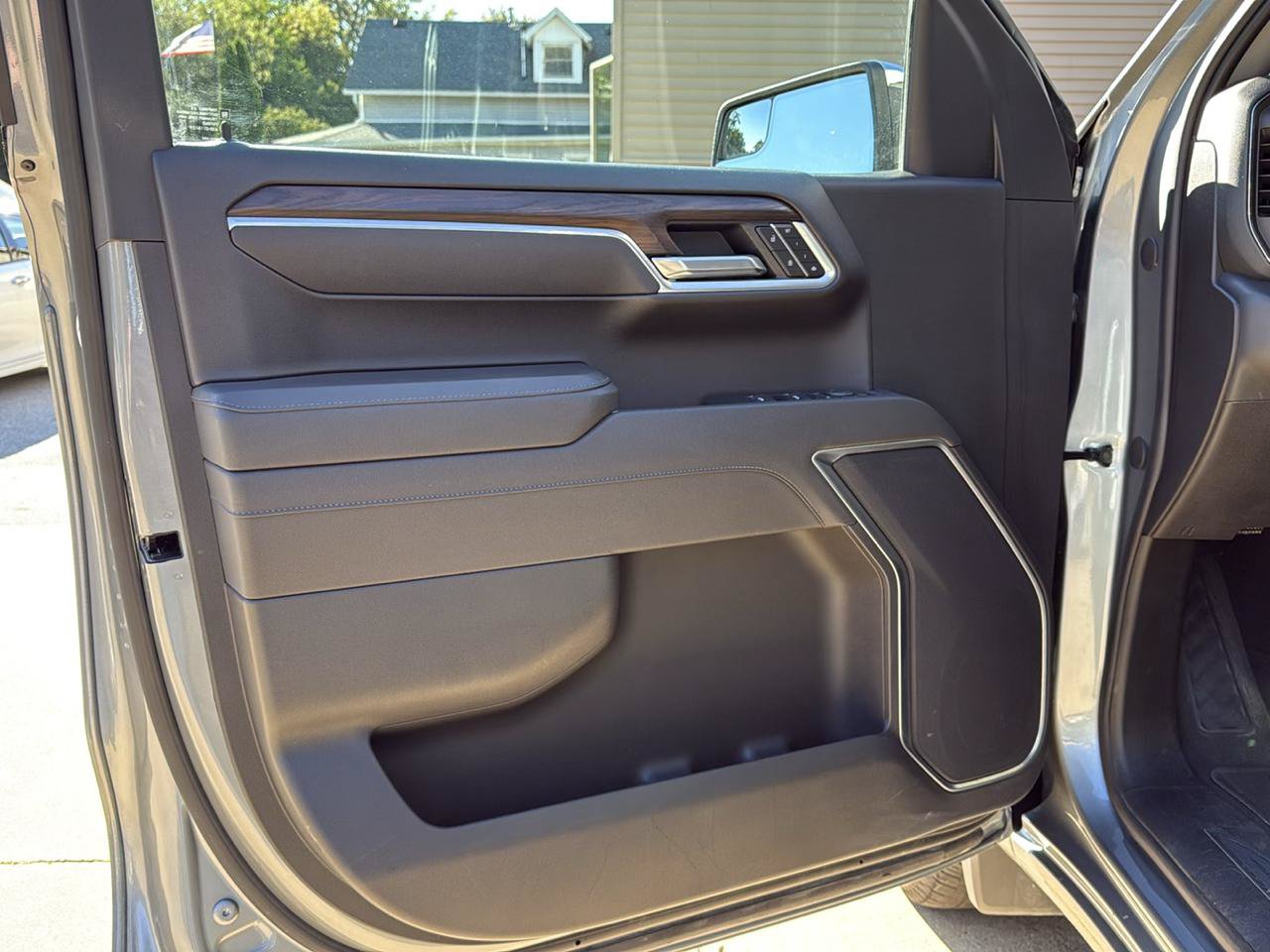 Used 2026 GMC Sierra 1500 SLT AWD/4WD image 8