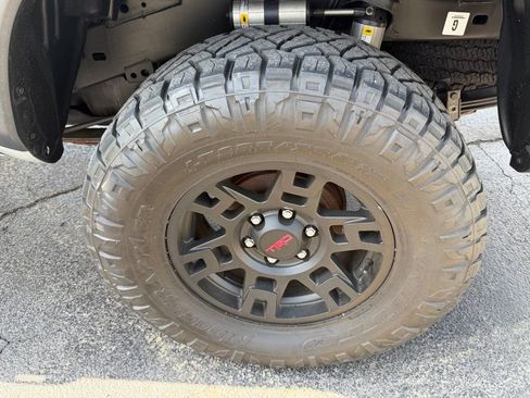 Used 2021 Toyota Tacoma TRD Off-Road w/ Technology Package AWD/4WD image 14