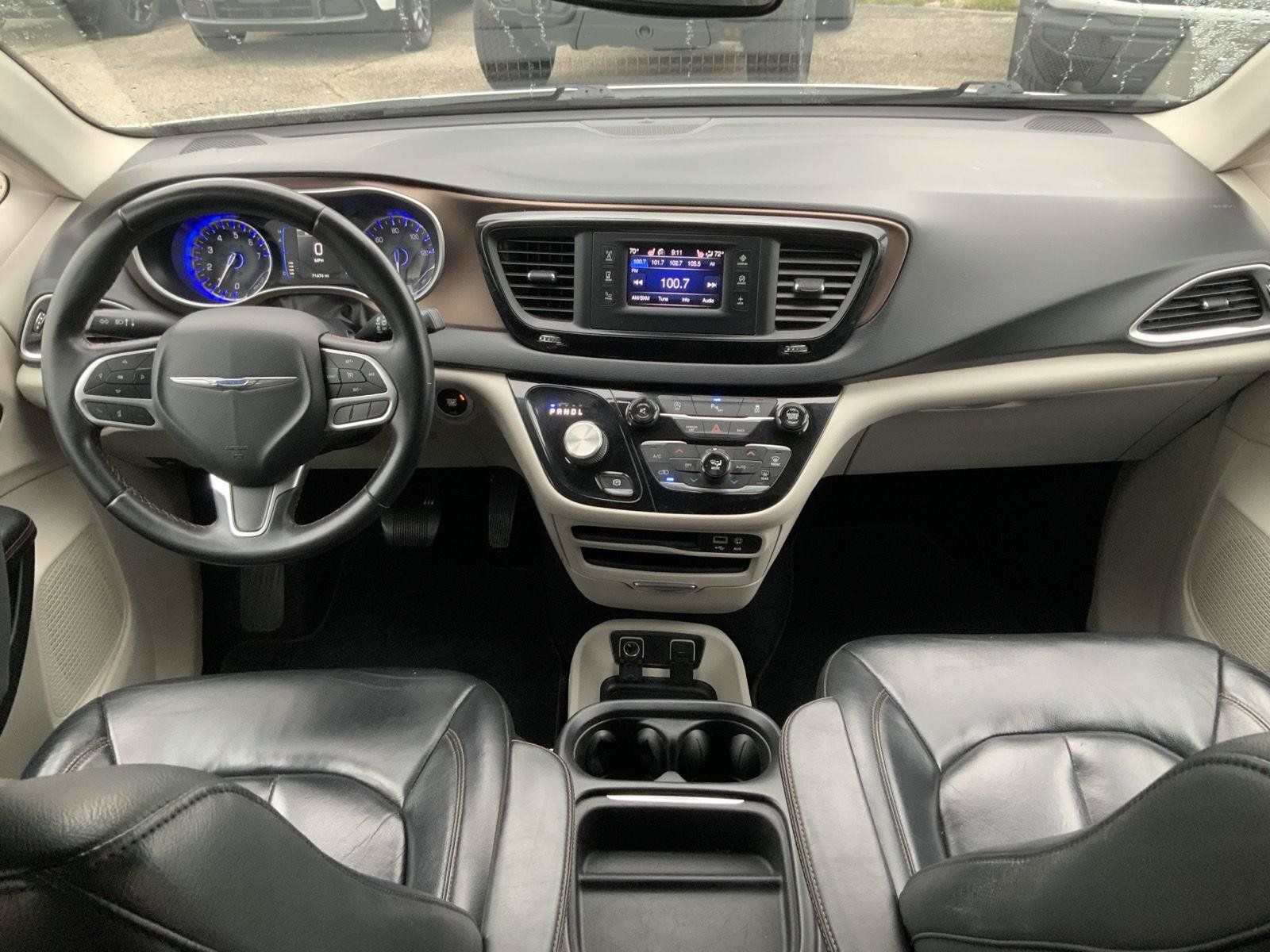 Used 2017 Chrysler Pacifica Touring-L FWD image 42