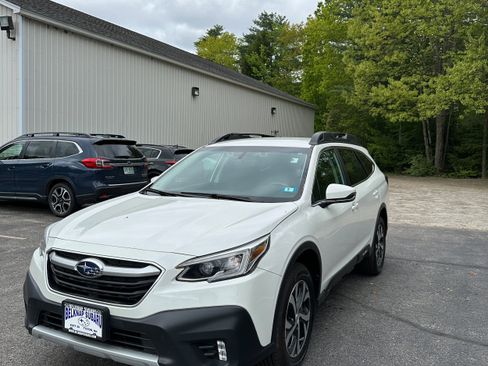 Used 2022 Subaru Outback Limited image 1