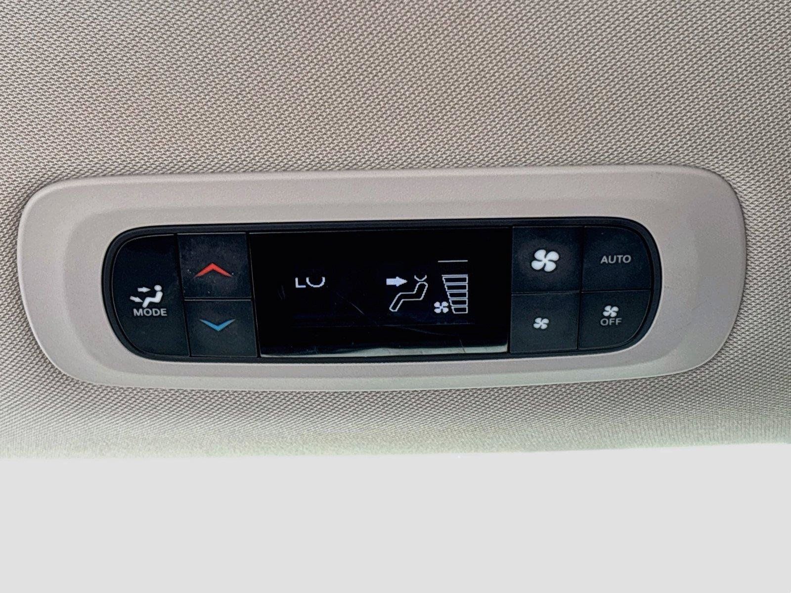 Used 2023 Chrysler Pacifica Touring-L FWD image 24