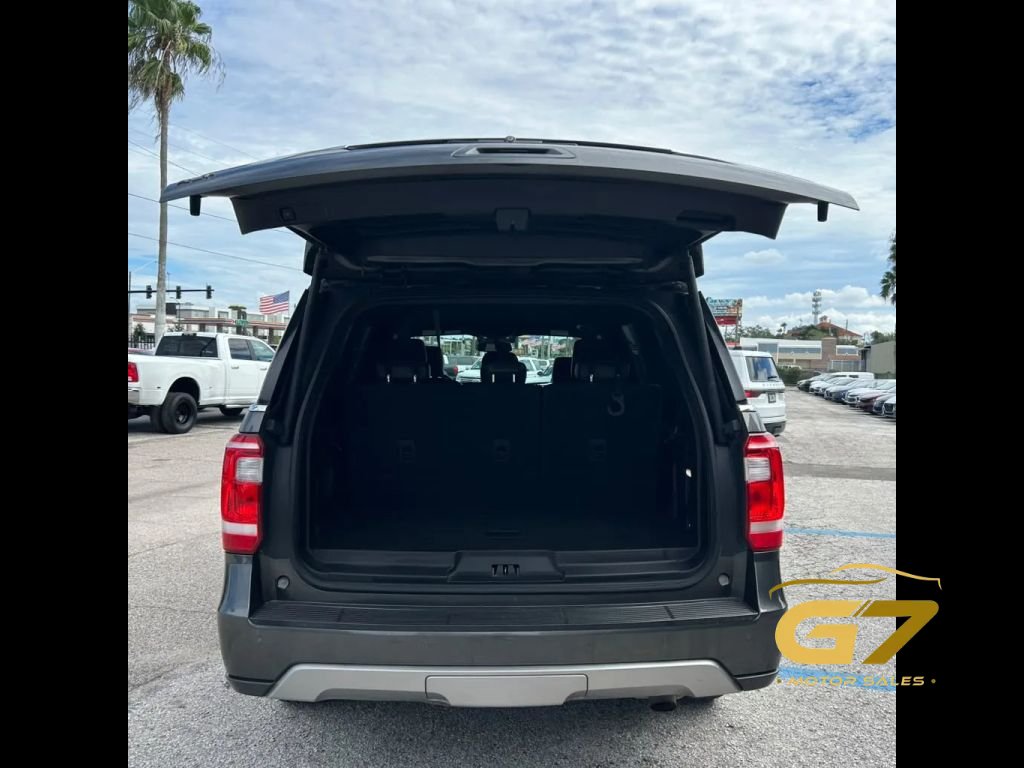 Used 2018 Ford Expedition XLT w/ Equipment Group 202A RWD image 5