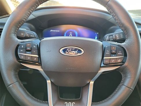Used 2023 Ford Explorer King Ranch w/ Technology Package image 26