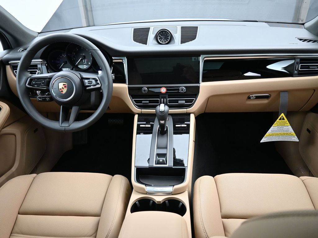 Certified 2026 Porsche Macan AWD/4WD image 23