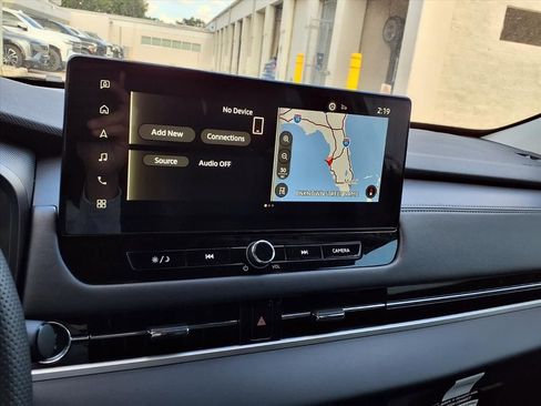 Used 2025 Mitsubishi Outlander AWD image 16