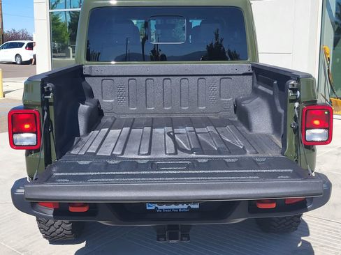 Used 2023 Jeep Gladiator Mojave w/ Cold Weather Group AWD/4WD image 29