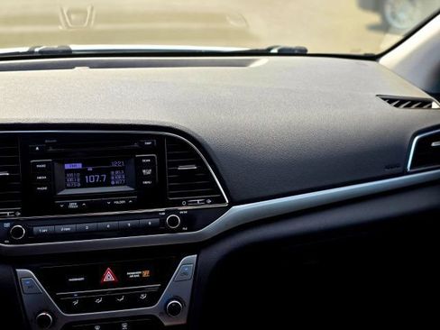 Used 2018 Hyundai Elantra SE FWD image 26