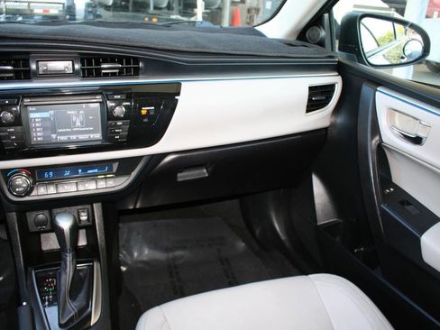 Used 2014 Toyota Corolla LE image 12