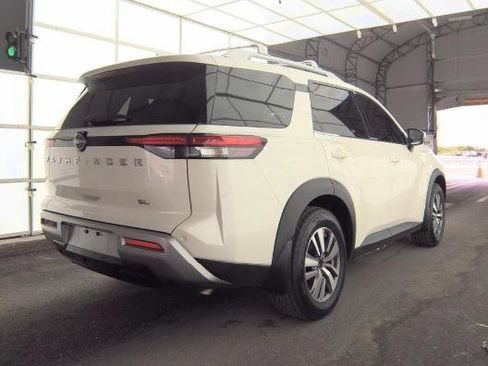 Used 2022 Nissan Pathfinder SL FWD image 2