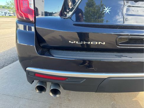 Used 2023 GMC Yukon Denali AWD/4WD image 7