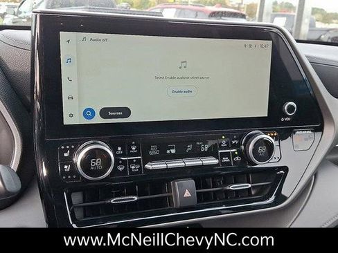 Used 2023 Toyota Highlander L image 17