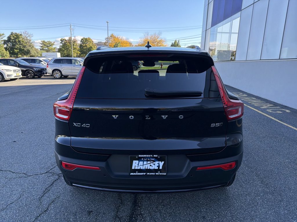 Certified 2025 Volvo XC40 B5 Plus AWD/4WD image 7