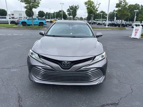 Used 2020 Toyota Camry XLE FWD image 7