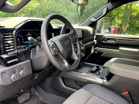 New 2026 Chevrolet Silverado 2500 ZR2 AWD/4WD image 9