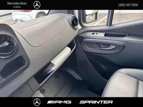Used 2022 Mercedes-Benz Sprinter 2500 image 21