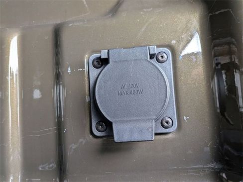 Used 2024 GMC Canyon AT4 w/ Technology Package image 29