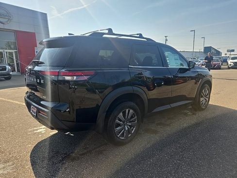 New 2025 Nissan Pathfinder SV image 6