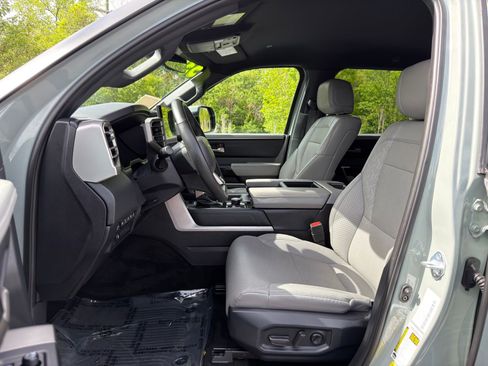 Used 2025 Toyota Tundra Limited AWD/4WD image 12