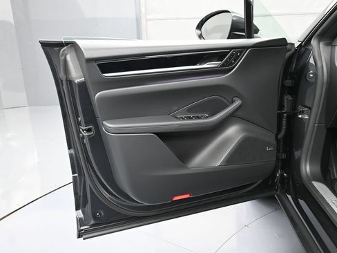 Certified 2025 Porsche Macan Electric RWD image 15