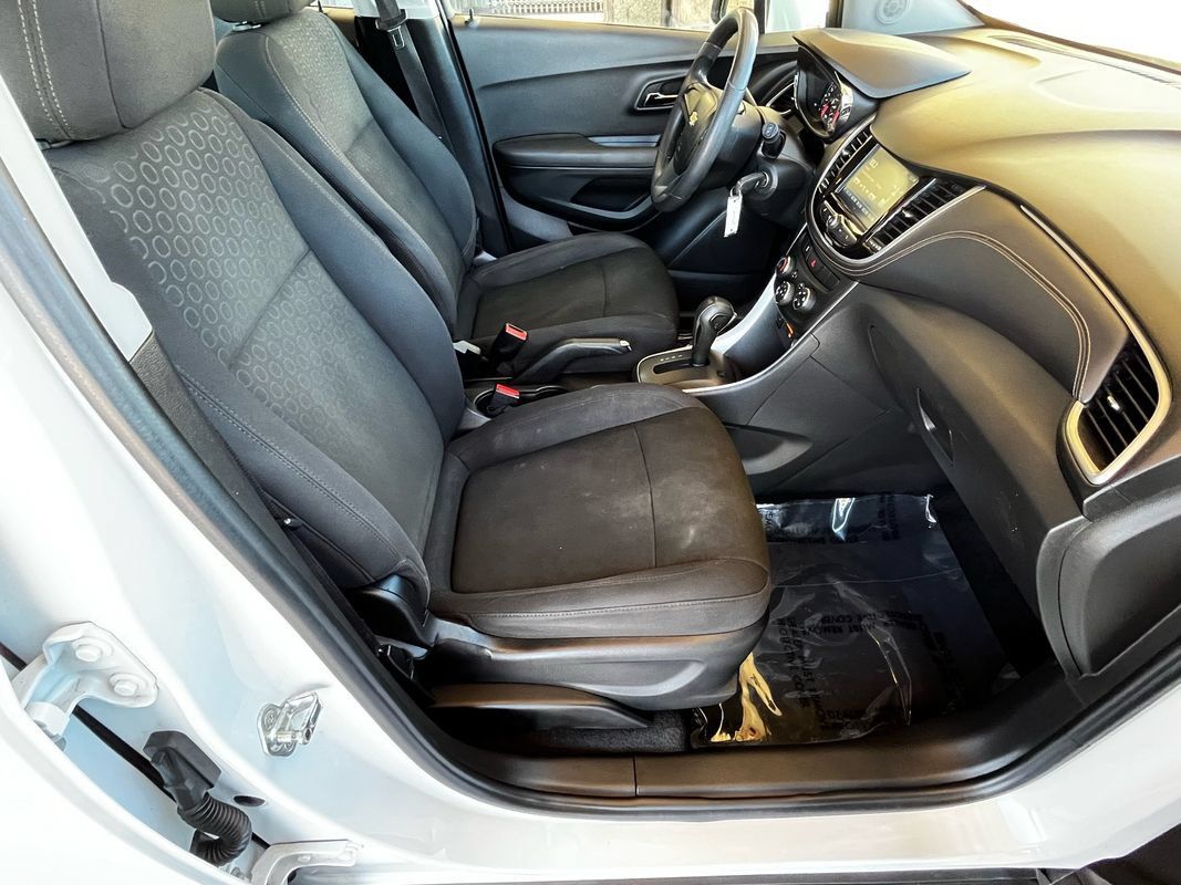 Used 2017 Chevrolet Trax LS FWD image 21
