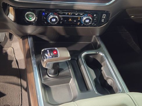 Used 2022 GMC Sierra 1500 SLT w/ SLT Convenience Package AWD/4WD image 32