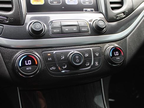 Used 2019 Chevrolet Impala LT w/ Sunroof and Spoiler Package FWD image 35