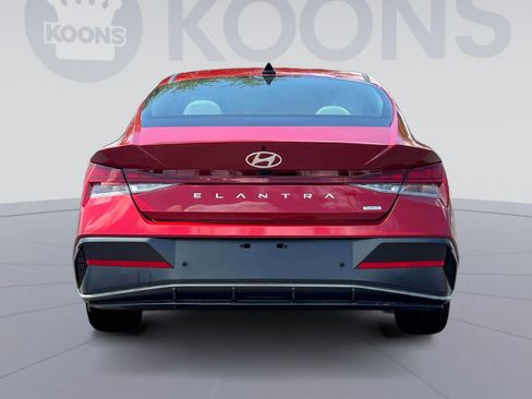 New 2025 Hyundai Elantra Limited image 8