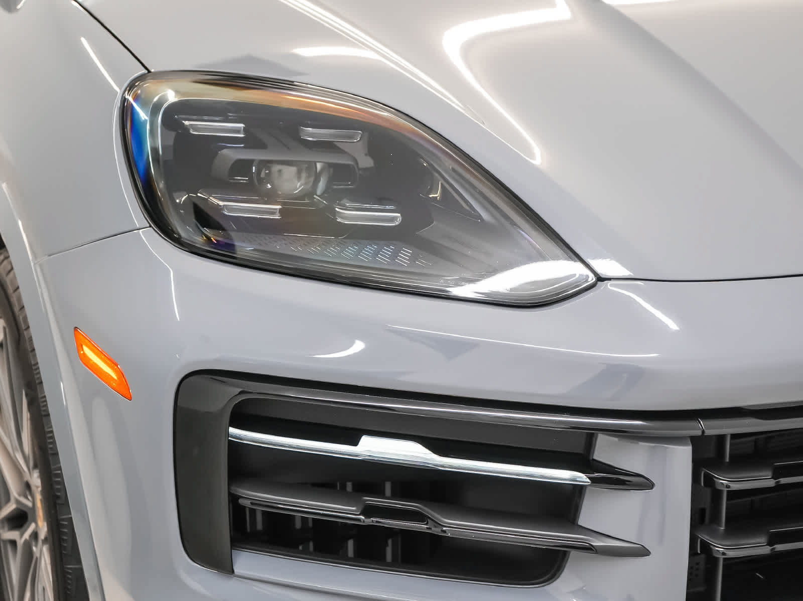 Certified 2024 Porsche Cayenne AWD/4WD image 9