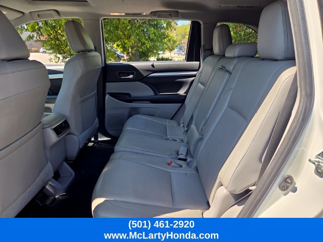 Used 2018 Toyota Highlander XLE FWD image 12