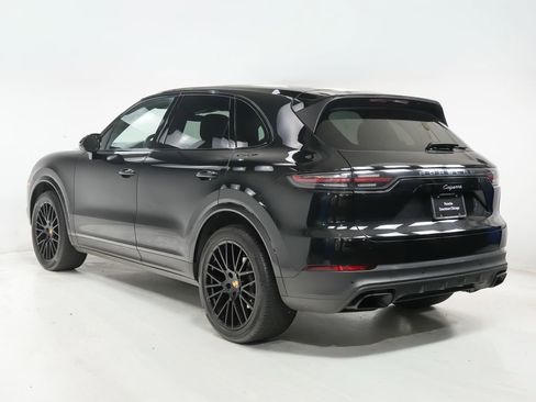 Certified 2023 Porsche Cayenne AWD/4WD image 3