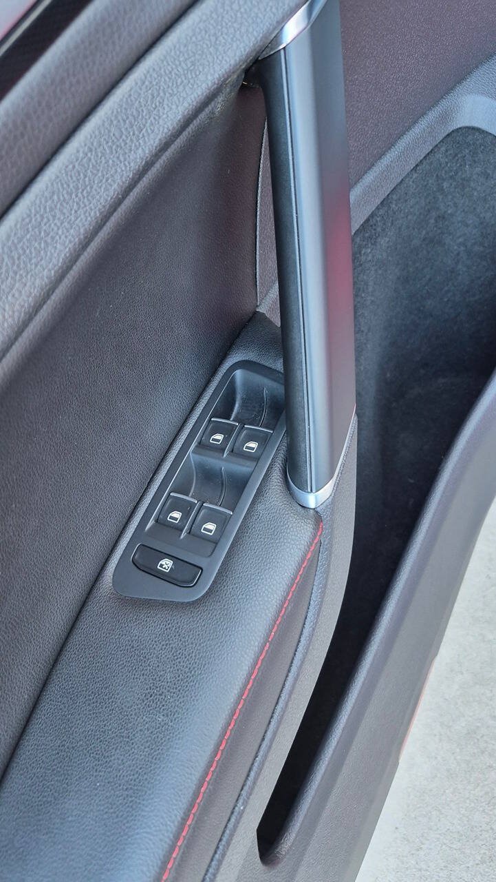 Used 2015 Volkswagen GTI Autobahn w/ Lighting Package (SEL) FWD image 32