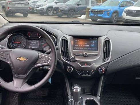 Used 2017 Chevrolet Cruze LT image 14