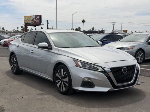 Used 2022 Nissan Altima 2.5 SV w/ SV Premium Package image 15