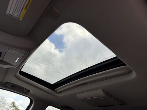 Used 2016 Chevrolet Suburban LTZ image 29