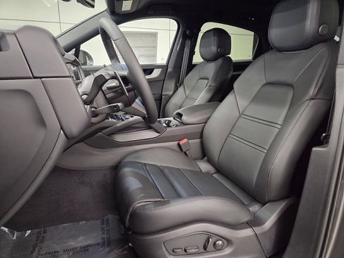 Certified 2026 Porsche Cayenne Coupe AWD/4WD image 5