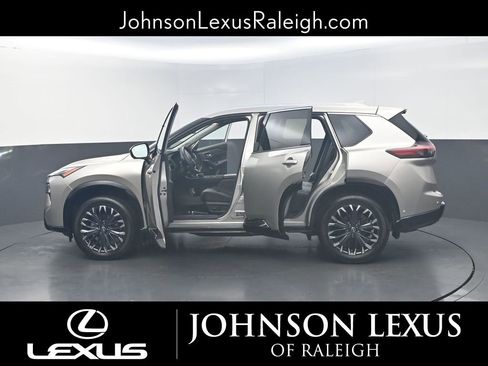 Used 2024 Nissan Rogue Platinum w/ Platinum Premium Package image 26