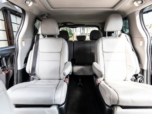 Used 2015 Toyota Sienna Limited Premium w/ Advanced Technology Package image 35