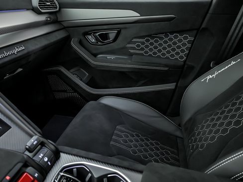 Used 2024 Lamborghini Urus Performante image 41