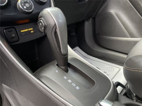 Used 2018 Chevrolet Trax LT w/ LT Convenience Package FWD image 27