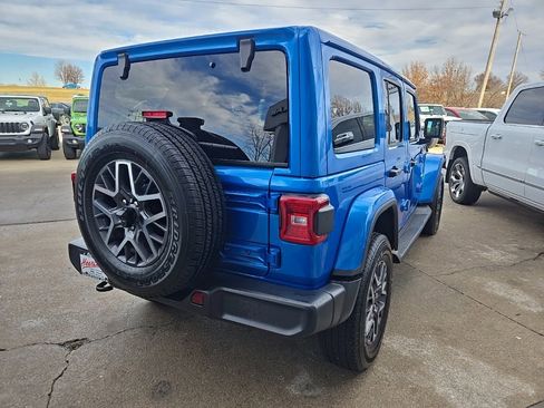 Used 2024 Jeep Wrangler Sahara w/ Technology Group image 10