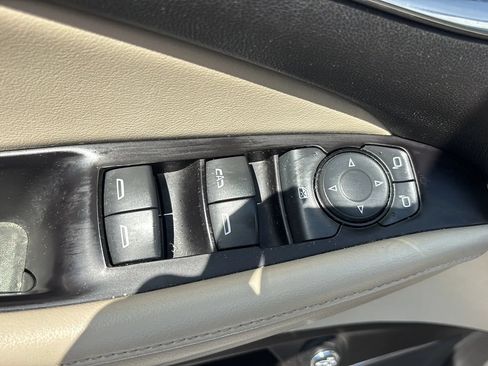 Used 2018 Buick Enclave Essence AWD/4WD image 23