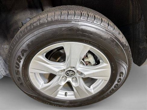 Used 2020 Toyota RAV4 XLE AWD/4WD image 19