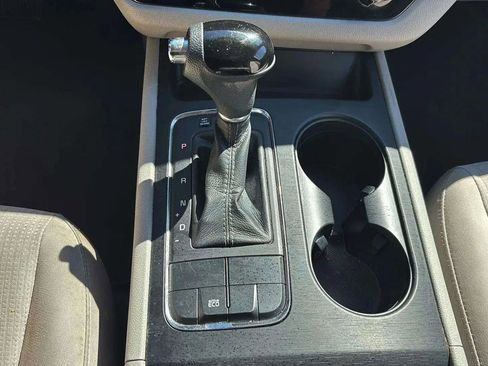 Used 2017 Kia Sedona LX image 35