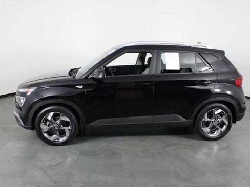 Certified 2022 Hyundai Venue SEL FWD image 12