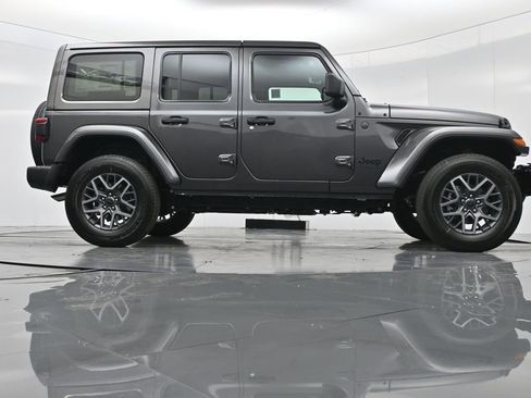 New 2025 Jeep Wrangler Unlimited Sahara w/ Safety Group AWD/4WD image 39