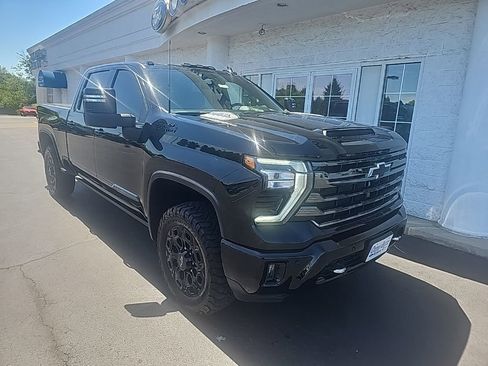 Used 2024 Chevrolet Silverado 2500 High Country w/ Midnight Edition AWD/4WD image 2