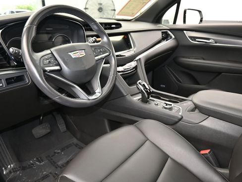 Used 2024 Cadillac XT6 Luxury image 13